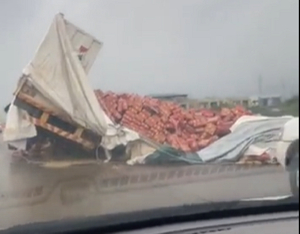 Truck overturns on Tema-Accra Motorway, causing major traffic