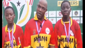 Johnson Abotsi (M) flanked by some of Ghana's athletes