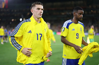 Gyokeres and Isak fuel Sweden's knockout hopes