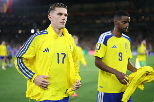 Alexander Isak And Colleague.png