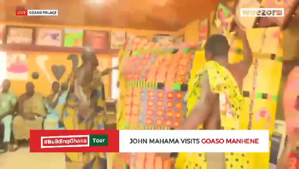 The moment palace aides rose to shield the Goasomanhene from palace guests