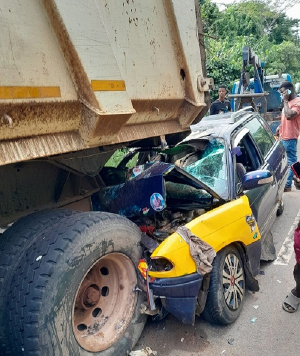 The driver of the taxi rammed into the faulty stationary Tipper Truck resulting in his death