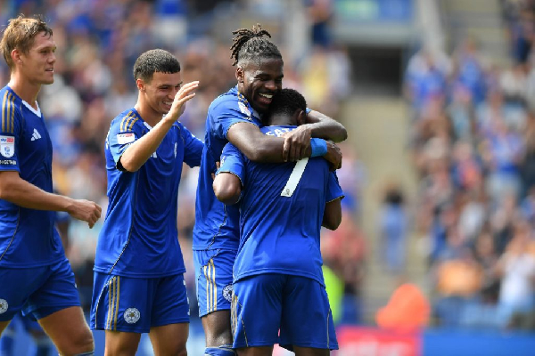 Fatawu Issahaku celebrating the goal with his teammates