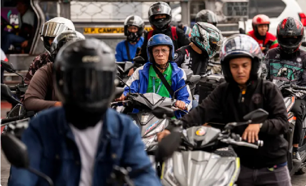 Motorists queue at a gas station in Quezon City, Metro Manila, Philippines, on March 9, 2026