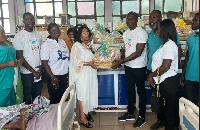 Francis Gota, aYo Ghana CEO presenting items to new mothers at KATH (1)