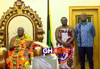 Otumfuo with his messengers and Frimpong Kodua