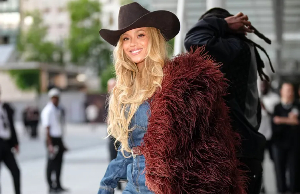 Beyoncé Knowles during the Louis Vuitton Menswear Spring/Summer show on June 24, 2025 in Paris