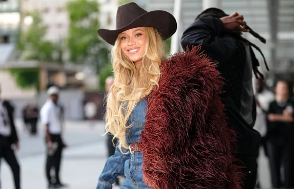 Beyoncé Knowles during the Louis Vuitton Menswear Spring/Summer show on June 24, 2025 in Paris