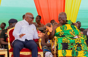 Former President Akufo-Addo in a hearty conversation with the Asantehene  Otumfuo Osei Tutu II