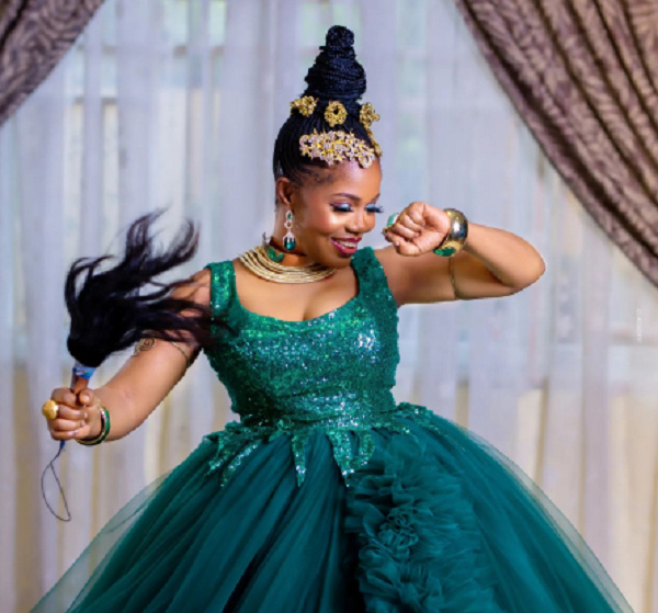 Singer, Mzbel