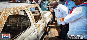 Dr. Bawumia inspecting a burnt car