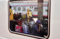 Hundreds of Sudanese refugees left Cairo for Khartoum on a free government ride