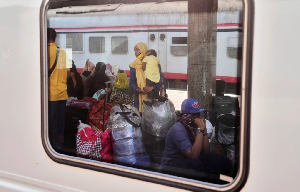 Hundreds of Sudanese refugees left Cairo for Khartoum on a free government ride