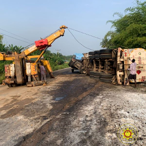 The fuel tanker vehicle overturned on the Mankessim road