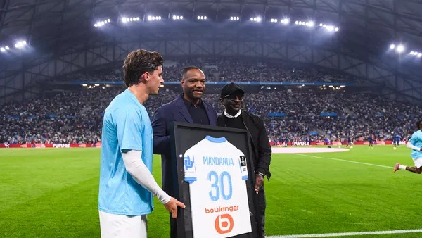 Mandanda was given a framed number 30 jersey