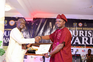 Kenneth Asare Frimpong (right) receiving his award