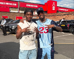 Abdul Fatawu Issahaku (L) and Callum Hudson-Odoi (R)