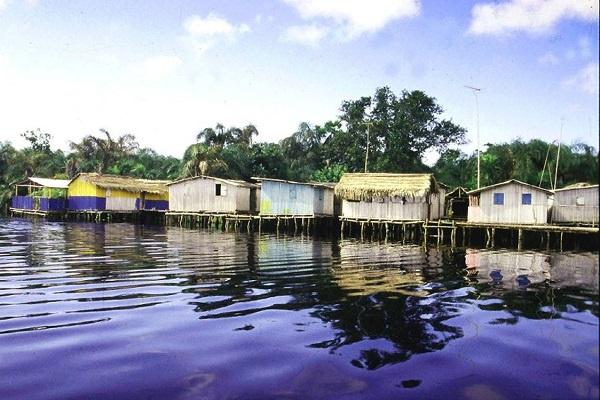 The Nzulezu community