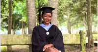 Foto of di late Priscilla Ocheme in graduation gown