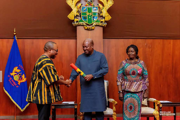 Benjamin Kofi Quashie (L), President John Dramani (M) and Professor Naana Jane (R)