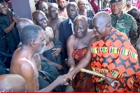 Asantehene Otumfuo Osei Tutu II shakes new Abirahene after enstoolment
