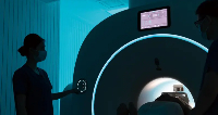 Patients dey advised to remove metal items bifor dem go near MRI machine