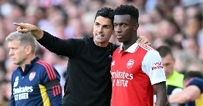 Mikel Arteta (left) and Eddie Nketiah