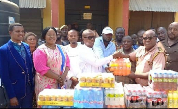 MP aspirant, Yussif Apetogbor donated food items to inmates of Yeji Camp Prison