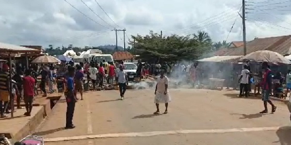 Eyewitnesses told journalists that military officers stormed the community to enforce a directive