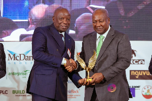 Daniel Kwadwo Owusu receiving the award from President John Mahama