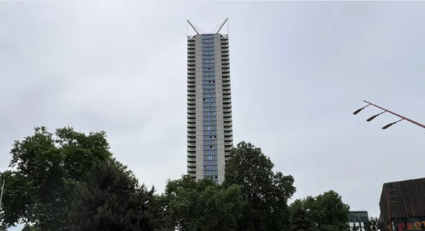 Three people fell from a block of flats in Churchyard Row, the Met said