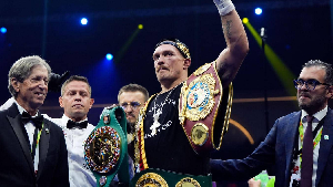 Oleksander Usyk (hand raised) has defeated Daniel Dubois for the second time