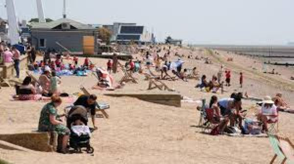 A heatwave is hitting the UK, bringing temperatures above 30C for a second consecutive day