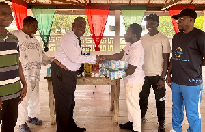 Emmanuel Quartey donates to Weija Leprosarium