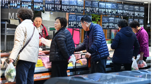 Customers at a supermarket in Fuyang City, East China's Anhui Province, Dec 9, 2023