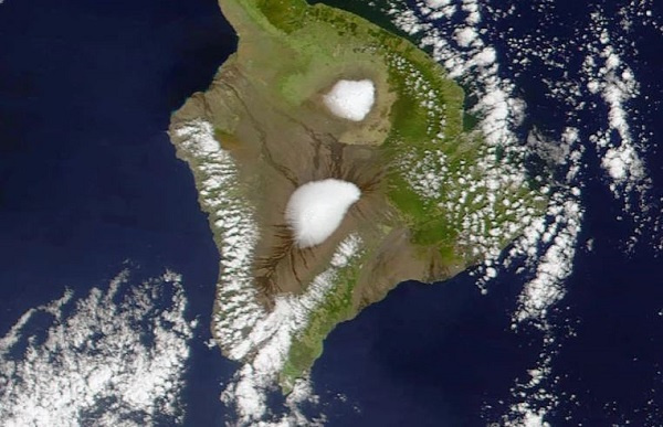 Mauna Kea (upper) volcano and Mauna Loa (lower) volcano on Hawaii's Big Island in 2002