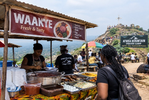 Woman captured buying waakye. AI generated.