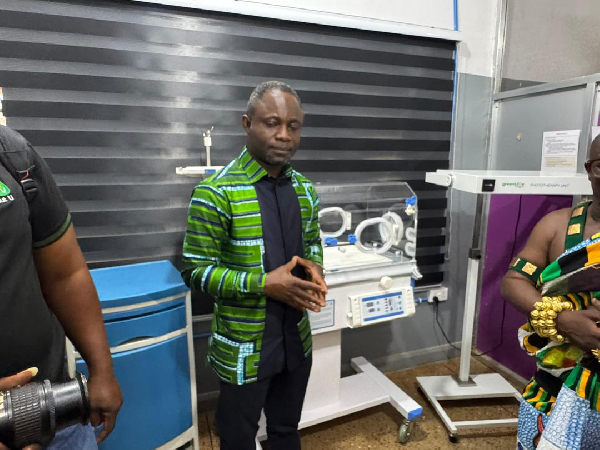 Kwabena Mintah Akandoh presenting the items to Juaboso District Hospital