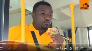 Screen Shoot Of Dumelo In The Metro Card Advert