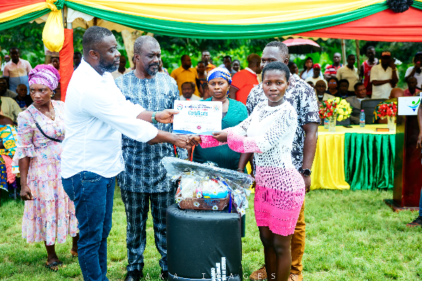 MP for Kade presenting the items to one of the recipients