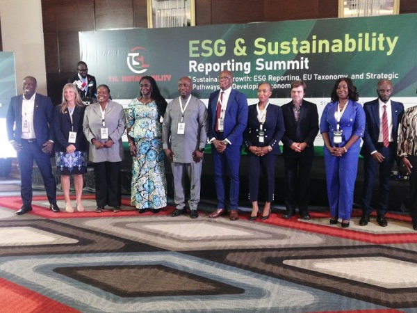 Participants at the meeting in a group picture