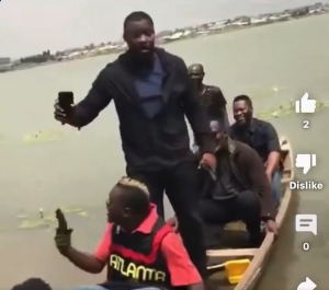 Dumelo Refuses To Join Boat.png
