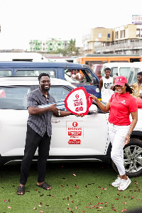 Kofi Ofosu- Ennin receives his Telecel Ghana Hyundai Creta