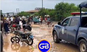 Police Chase After Residents 45mmxx