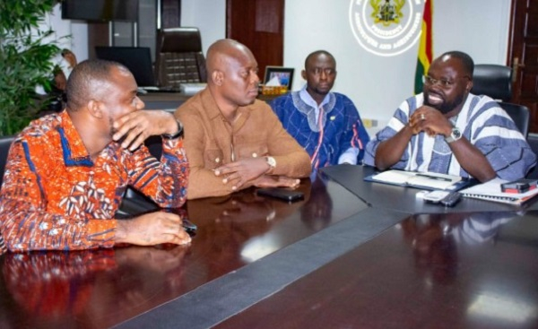 Peter Boamah-Otokunor (4th from the left) with executives of PFAG
