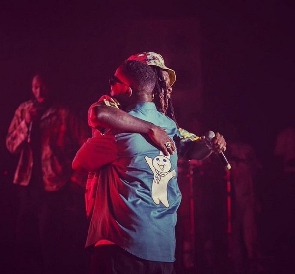 Ghanaian music stars Sarkodie and Stonebwoy hugging it out