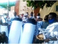 Nii Ayi-Bonte II,Gbese Mantse beating the Odadao twin drum
