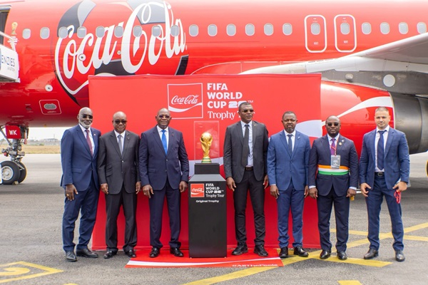 The Original FIFAWorld Cup™ trophy welcomed to Côte d’Ivoire