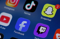 Instagram, TikTok, Snapchat, YouTube, Facebook, Twitch and Reddit applications are displayed on a mo