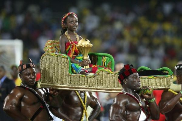 Mimi Boateng carried the trophy during the 2008 AFCON